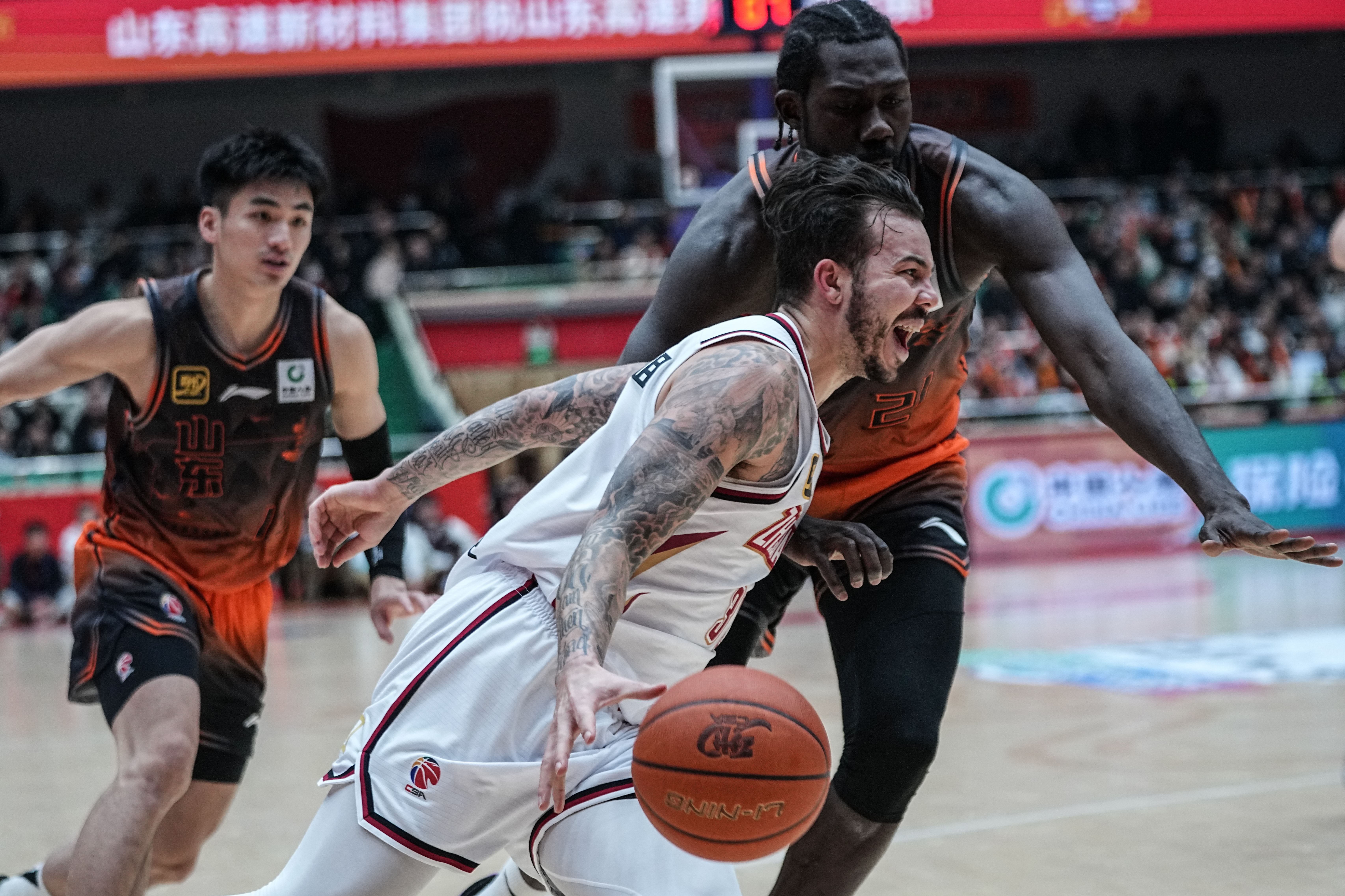 清晨浙江队备战英超，临场应变细节曝光，气氛紧张，身体对抗强度拉满的简单介绍